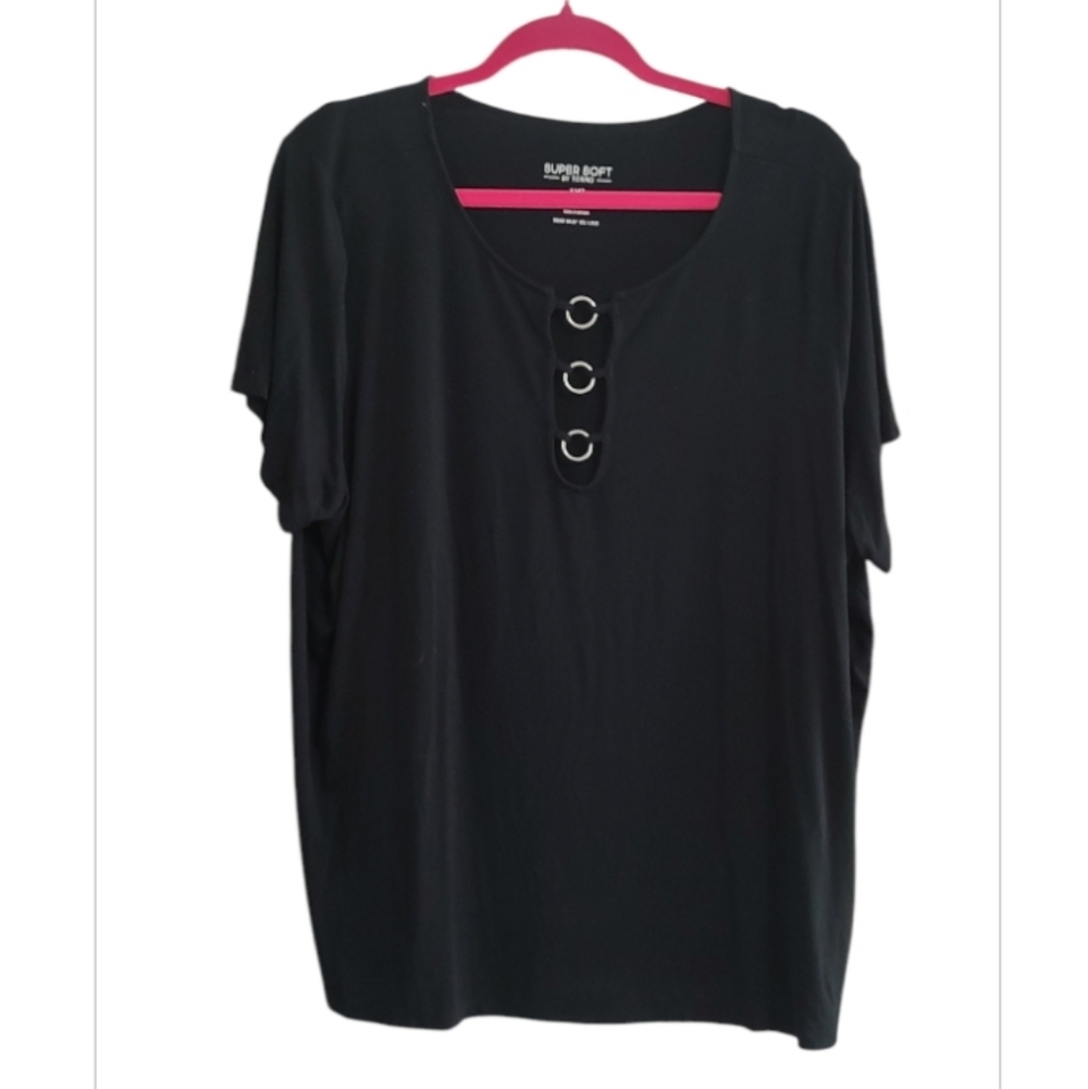 Torrid Black Short Sleeve Top with Ring Accents Size 3X